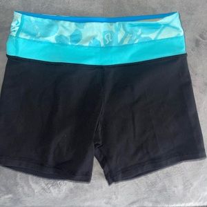 Lululemon Athletica size 4 shorts!❤️‍🔥